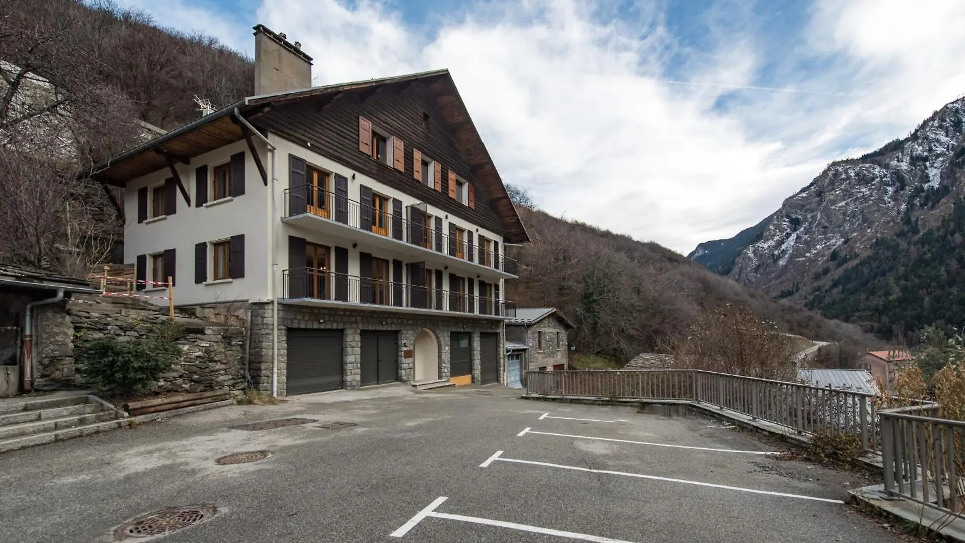 6 To 8 People In Orelle Access To The 3 Valleys France